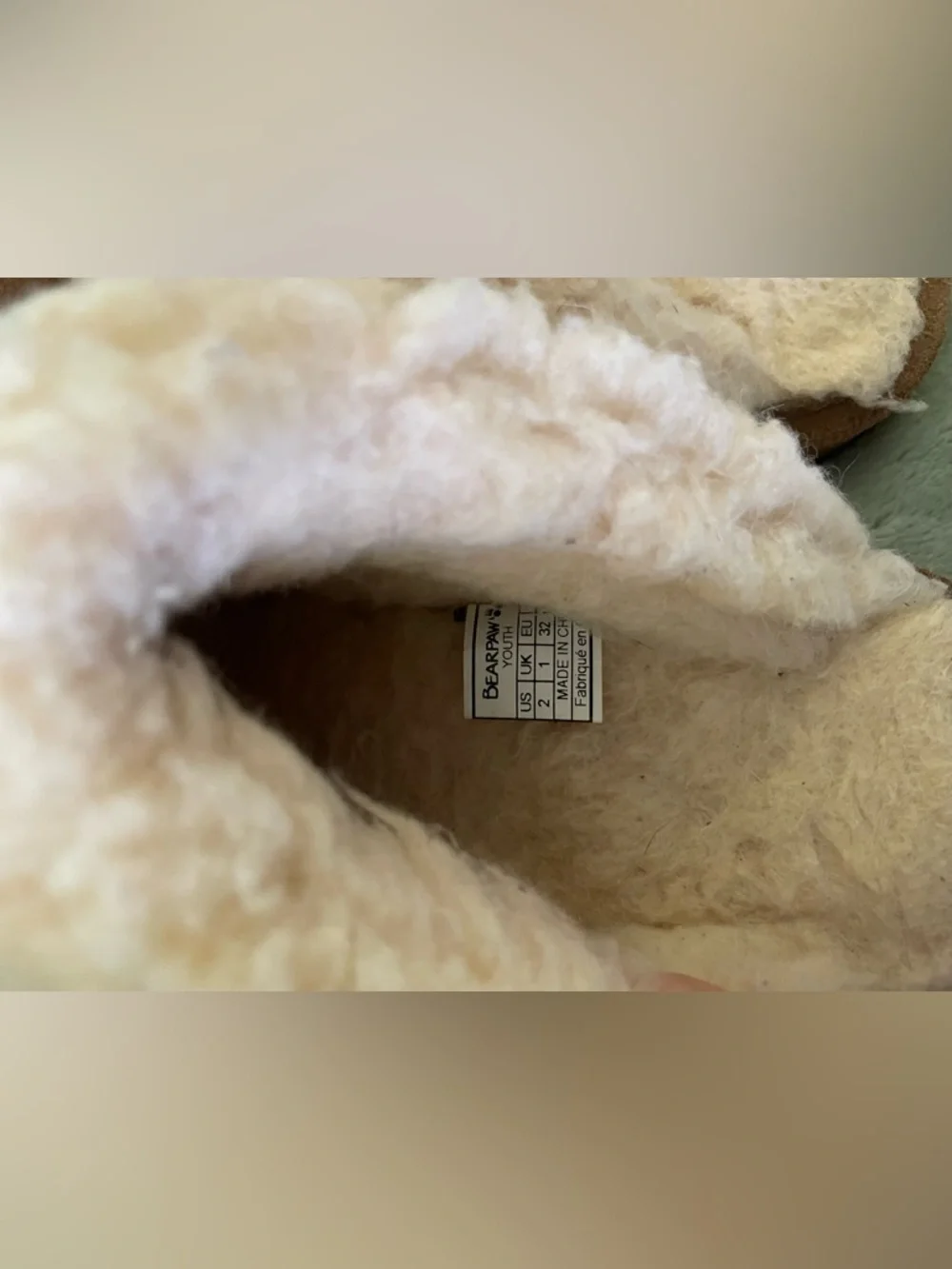 ✨Kids Bearpaw Slippers Size 2 - Picture 3 of 4